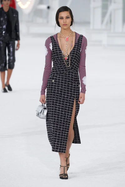 Look 16